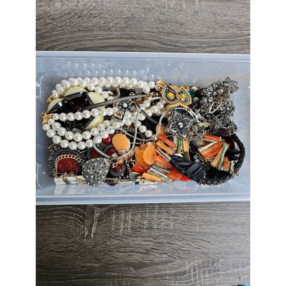 Huge Lot Costume Jewelry Mixed Bulk Necklaces Bracelets Rings Fashion Lot